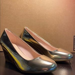 Size 10 gold closed toe wedge heels